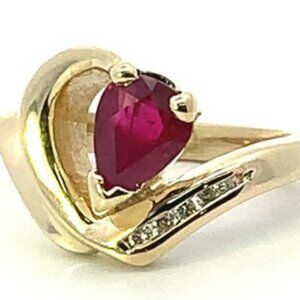 14K Yellow gold natural ruby ring With 5=.05ctw diamonds channel set Sz 5.25